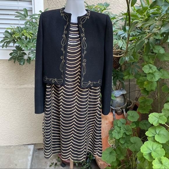 Vintage black wool cropped blazer with gold embroidery - Picture 9 of 12
